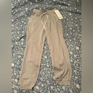 NWT Lululemon Soft Jersey Classic-Fit Mid-Rise 7/8 Jogger Light Grey Size 2